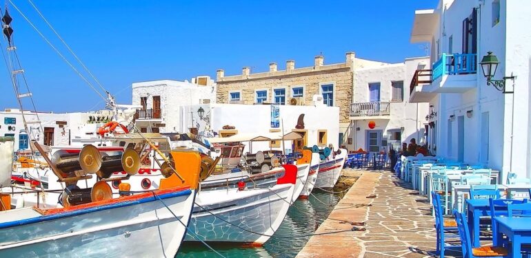 Ramazan Bayramı’nda Yunan adalarına gitmek isteyenler, uzun kuyruklar oluşturdu.