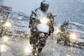 Motorcycle_in_snow-821x430