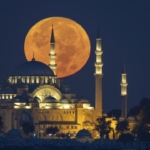 istanbulda-dolunay-suleymaniye-camisi-ile-guzel-goruntu-olusturdu-1912644