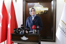 780x411-afyon-valisi-yigitbasi-goreve-basladi-1652888021888 (1)