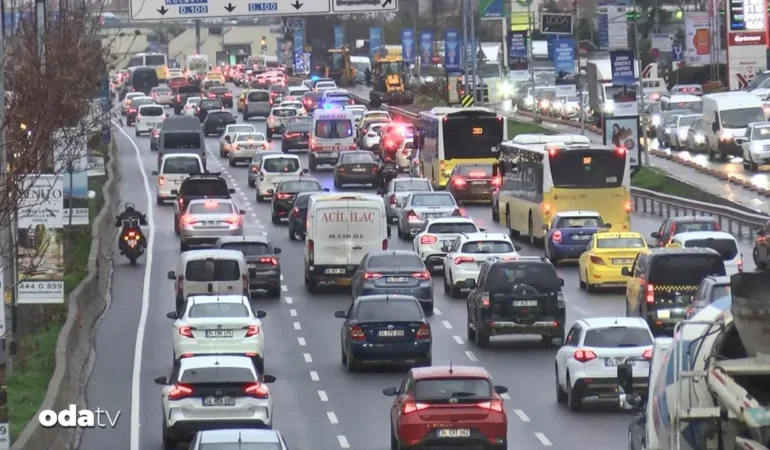 okullar-acildi-yogunluk-baskadi-istanbulda-trafik-kilit-tfv3